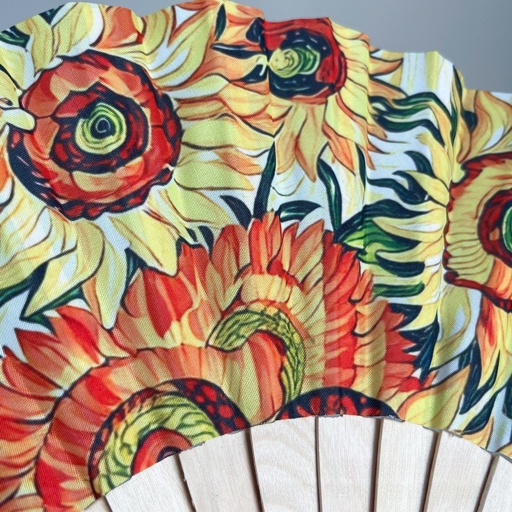 مروحة يدوية قابلة للطي بتصميم  - مراجعة Art Craft And Cloth وسعره